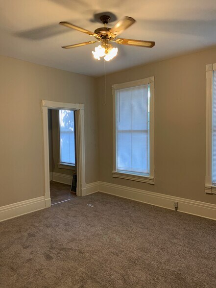 Building Photo - 114 Parker St