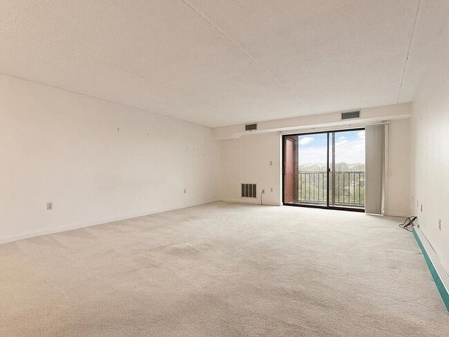 Building Photo - 100 High St