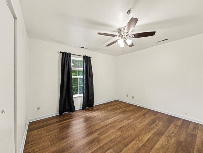 Building Photo - 33 Fern Oak Cir
