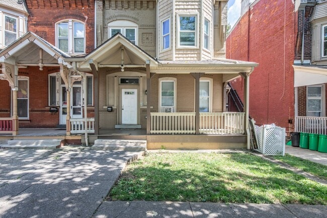 Primary Photo - 219/221 North 4th Street