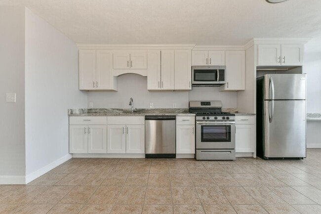 Building Photo - 237 Chestnut St