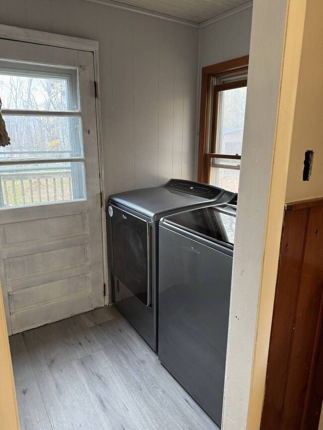 Building Photo - 1183 NY-94