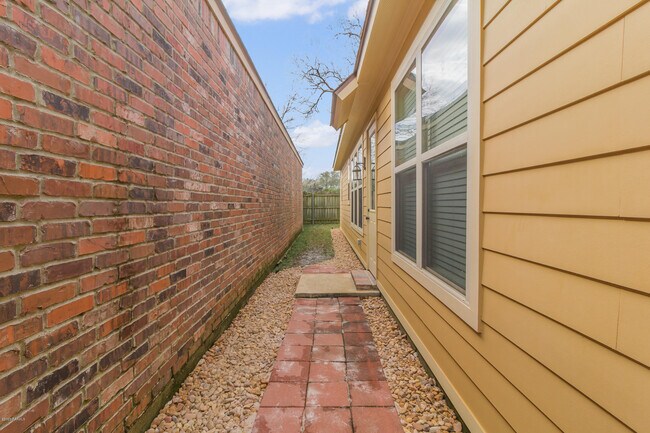 Building Photo - 145 Treasure Cove