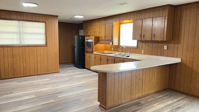 Building Photo - 3 Bed 2 Bath House