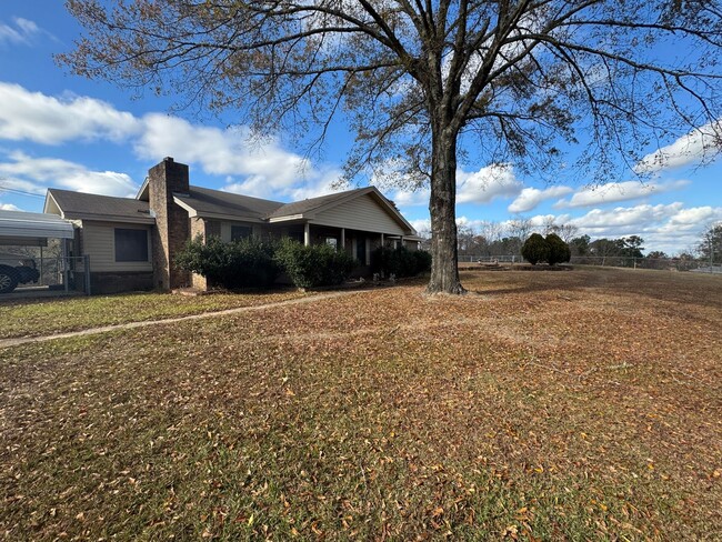 Primary Photo - Half Acre Fenced-In 3/2 Right outside of P...