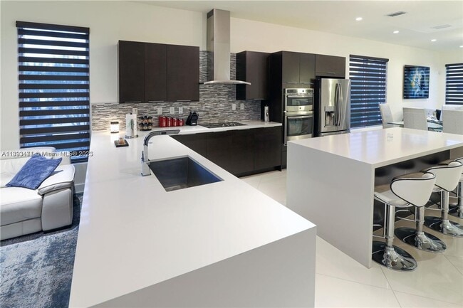 Primary Photo - 10501 NW 66th St