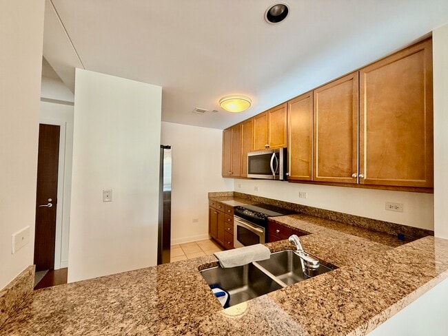 Building Photo - 130 N Garland Ct