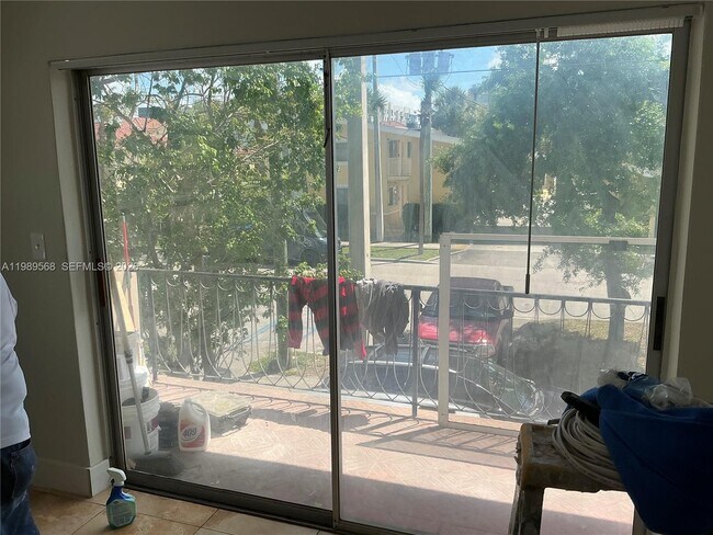 Building Photo - 2079 NE 167th St