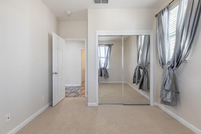 Building Photo - 20863 Grapevine Dr