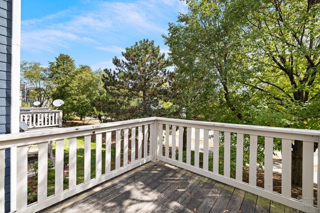 Building Photo - 615 W Parkside Dr