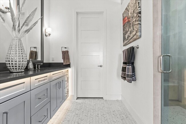 Building Photo - Waterfront Luxury Living | Private Dock + Direct Tampa Bay Access