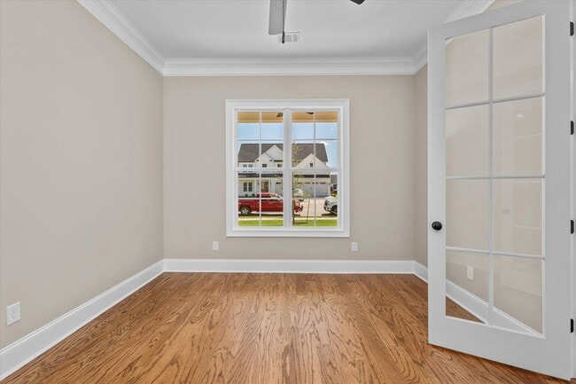 Building Photo - 565 River Oaks Ln