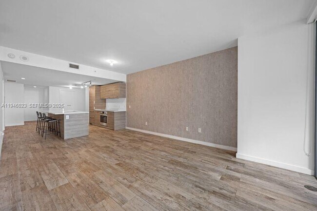 Building Photo - 650 NE 32nd St