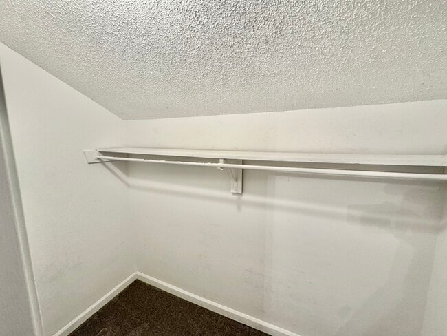 Building Photo - 5825 Plum Valley Dr