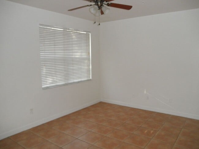 Building Photo - Shoma Townhomes