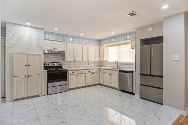 Building Photo - 1455 Marilyn Dr