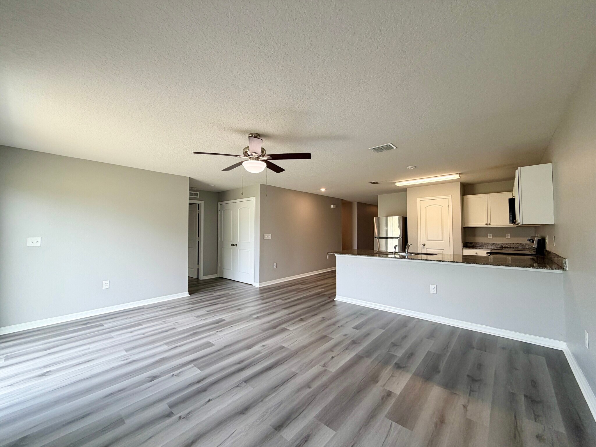 Building Photo - 687 Gila Dr