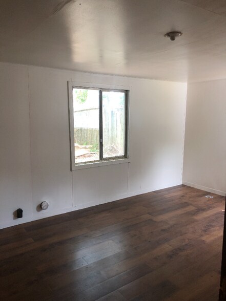 Building Photo - 124 Town Homes Dr