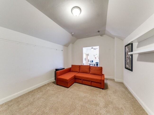 Building Photo - This home is a must see!!