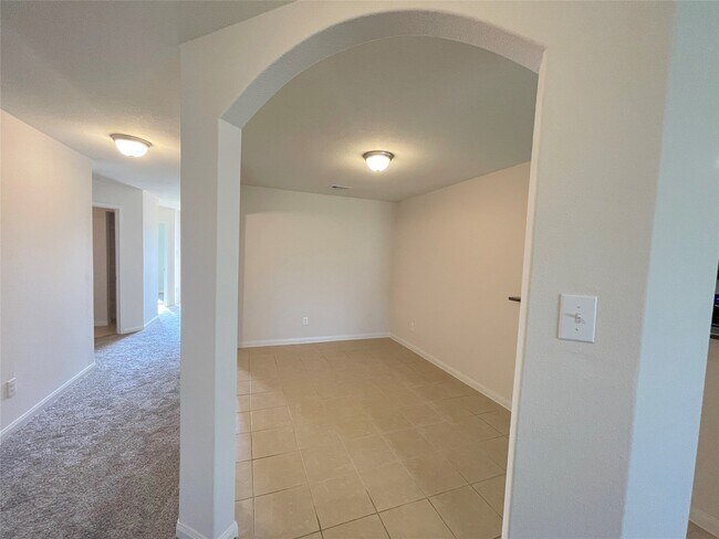 Building Photo - 20714 Round Key Dr