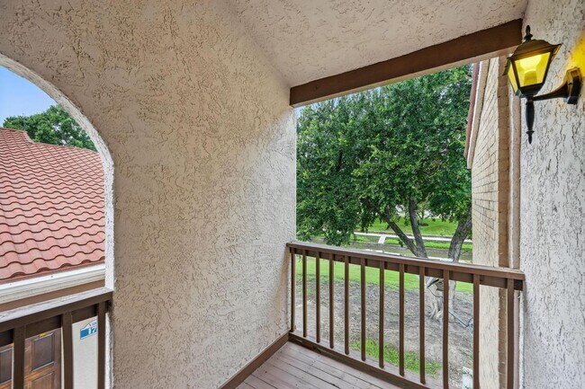 Building Photo - Beautiful 3 Bedroom Condo Overlooking The Canal!