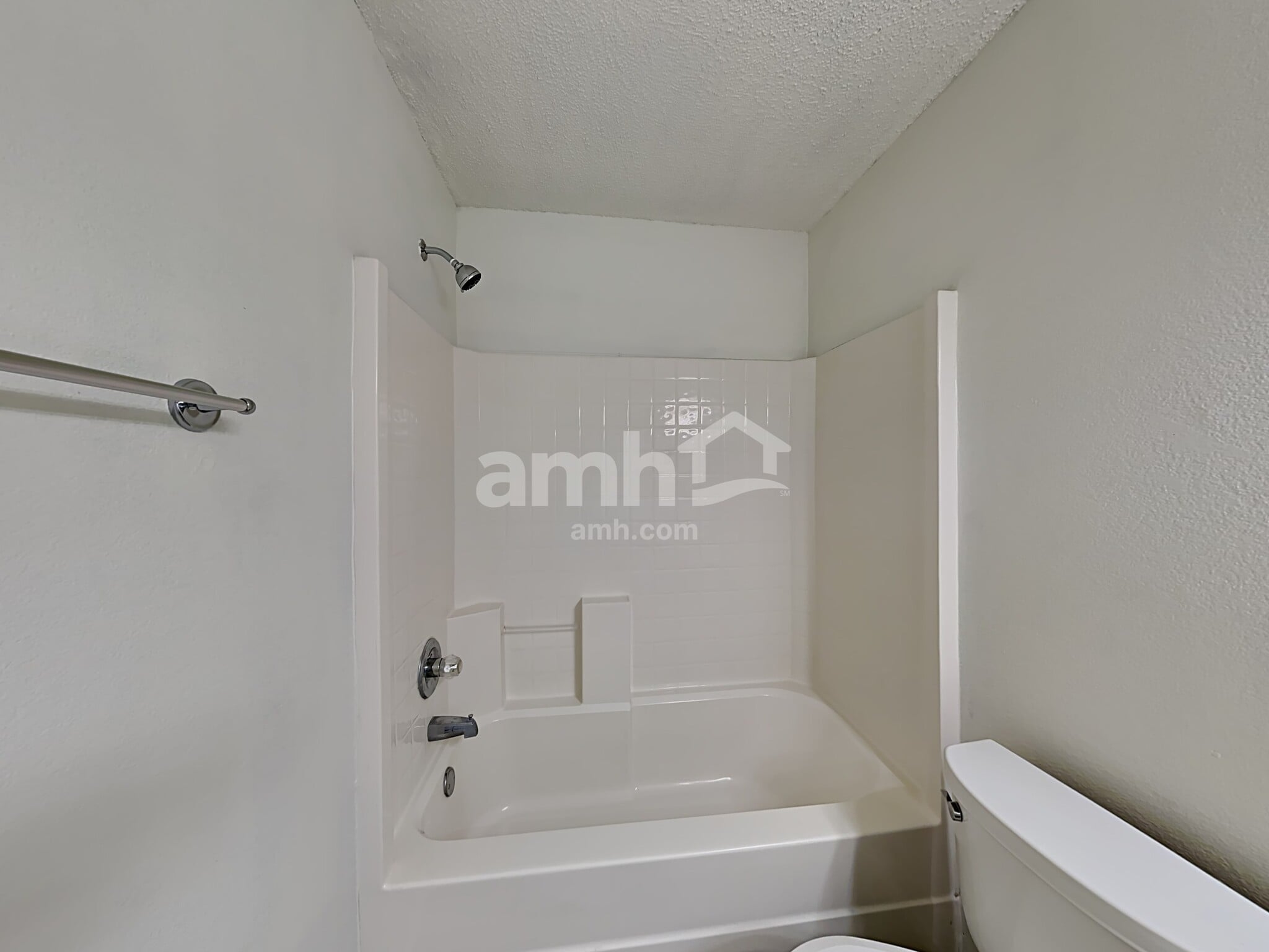 Building Photo - 225 Willow Creek Dr