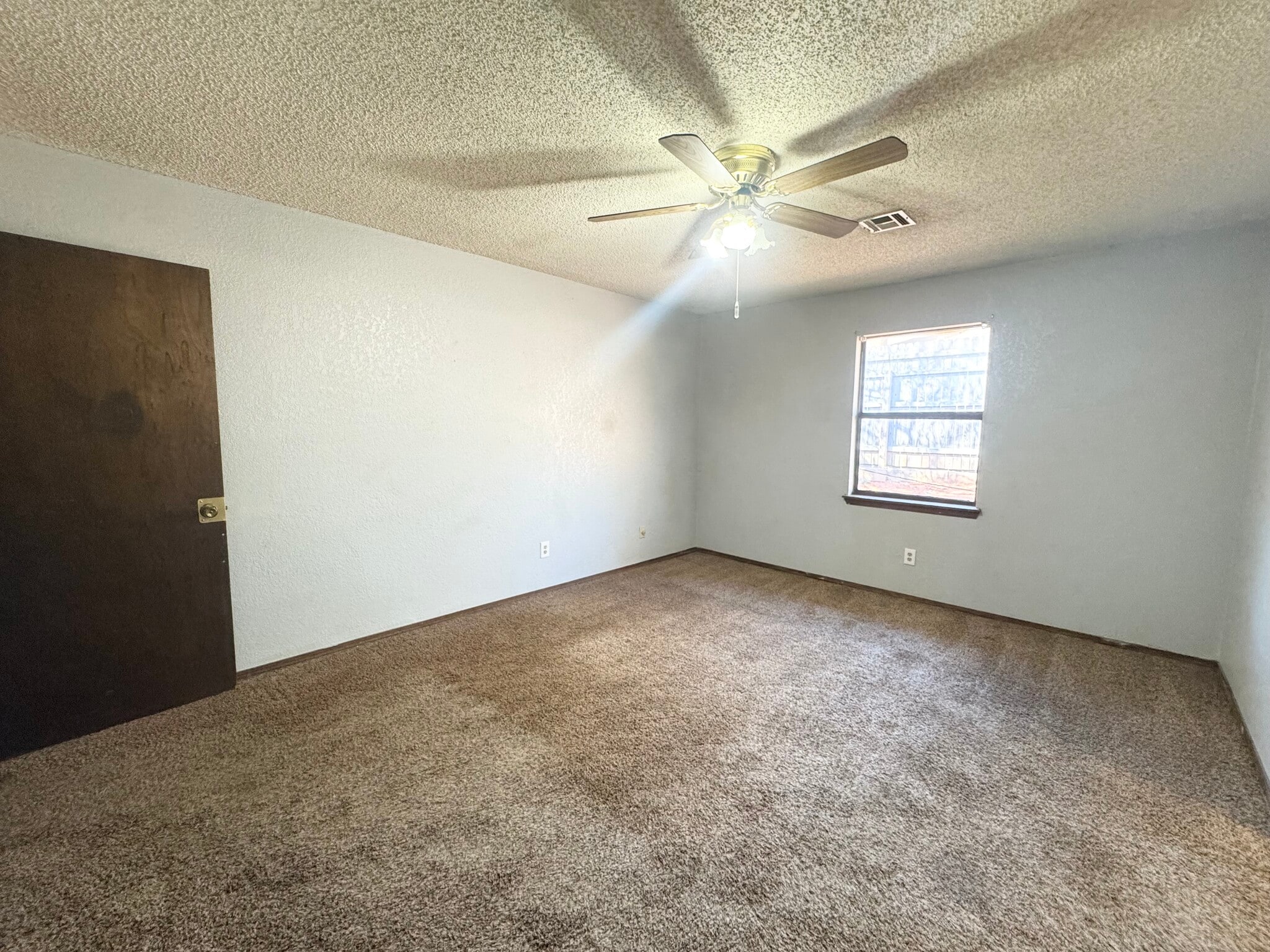 Building Photo - 9821 Larkspur Ln