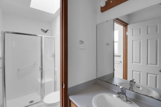 Building Photo - 3 Bed 2.5 Bath - Dog per Approval - Groups - Hillcrest - NAS Whidbey