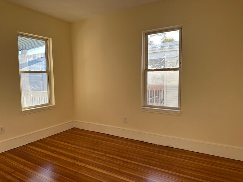 Building Photo - 86 Topliff St