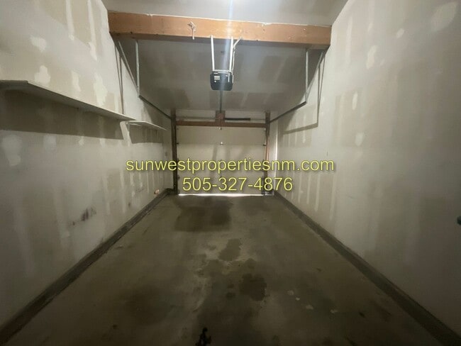 Building Photo - 2 bed Condo in Country Club Villas