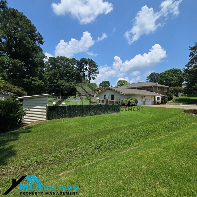 Building Photo - 2601 Cohnwood Dr