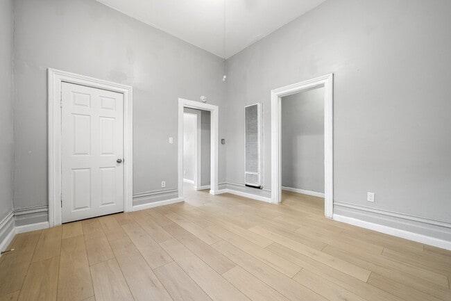 Building Photo - 2034 Eastlake Ave