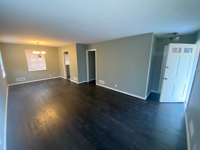 Building Photo - October Special!! Reduced Rent! Move In special- First Months Rent Free! Terms Apply! Call Today~