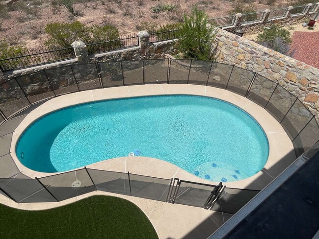 Building Photo - "Charming El Paso Oasis: 3-Bedroom Retreat...