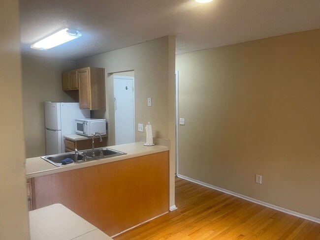 Building Photo - ? Now Leasing in Hanahan! ? First Month Fr...