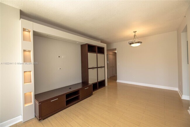 Building Photo - 50 Menores Ave