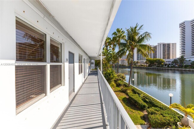 Building Photo - 2445 Lake Pancoast Dr