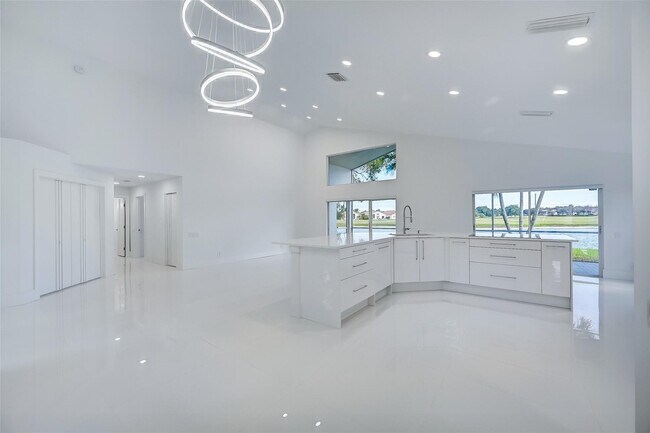 Building Photo - 6014 Golf Villas Dr