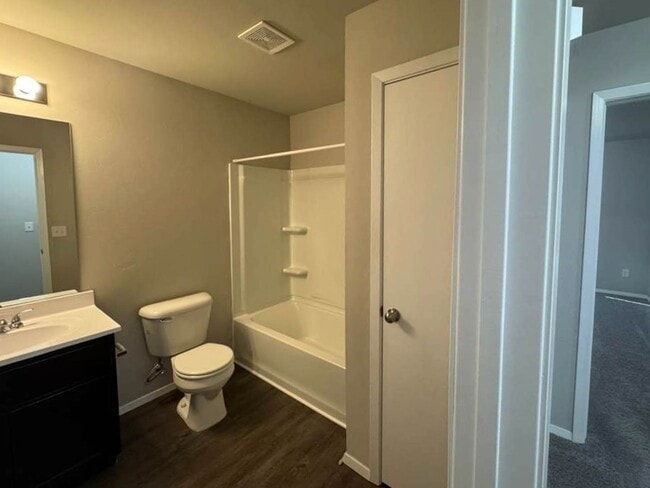 Building Photo - 3BD/2BTH Home Minutes from Lake El Reno!