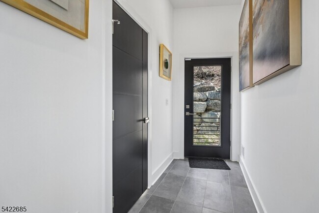 Building Photo - 301 Kingsland Rd