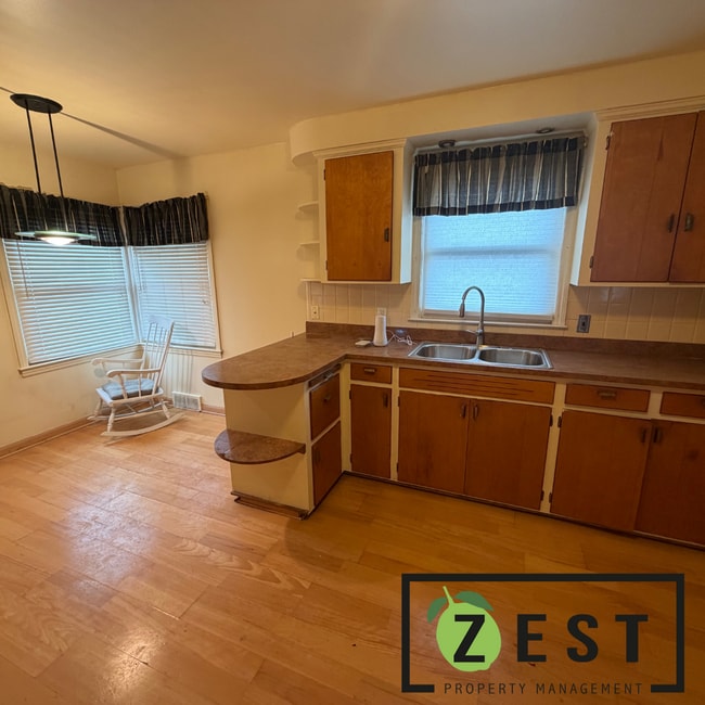 Building Photo - Excellent 3 Bed 1.5 Bath with basement & garage only $1,250/mo!  Open House Friday March 20th