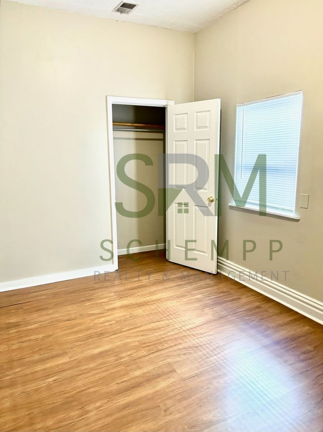 Building Photo - Spacious 4 bedroom in Portland-Section 8 Accepted **1/2 off first months rent**