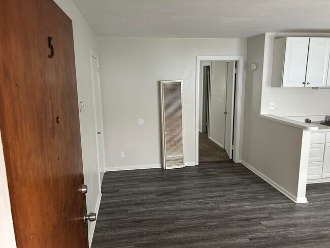 Building Photo - 161 D View Ave