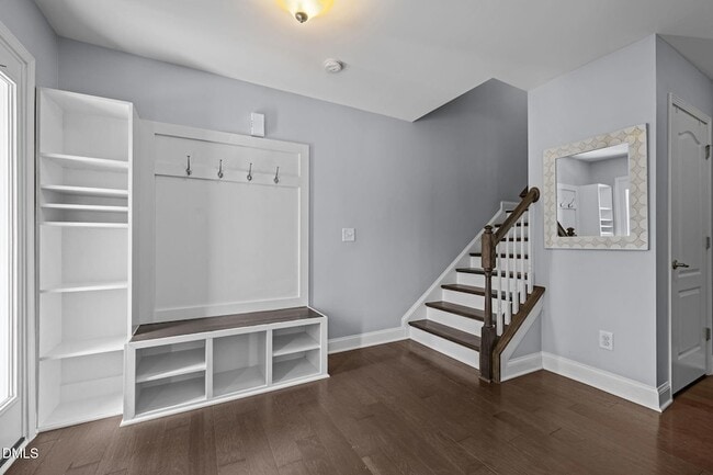 Building Photo - 6052 Kentworth Dr