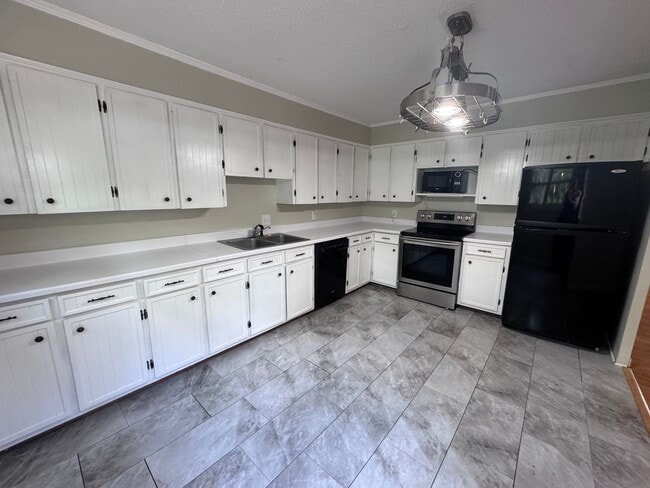 Building Photo - 1709 Oak Hill Dr S