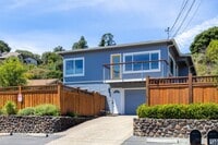 Building Photo - Beautiful Duplex In Highly Desirable San Rafael!