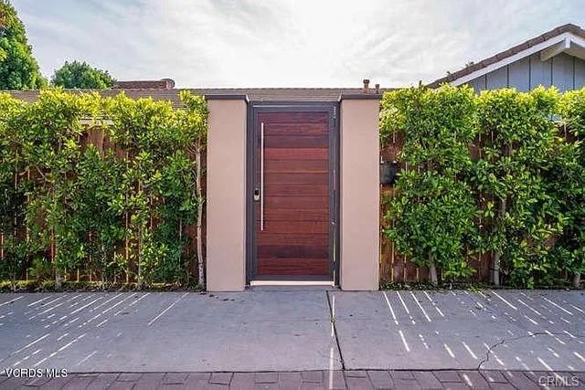 Building Photo - 6656 Columbus Ave