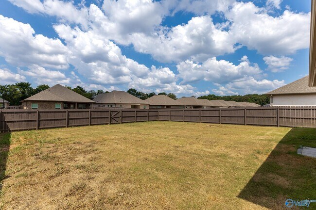 Building Photo - 14741 Greenleaf Dr