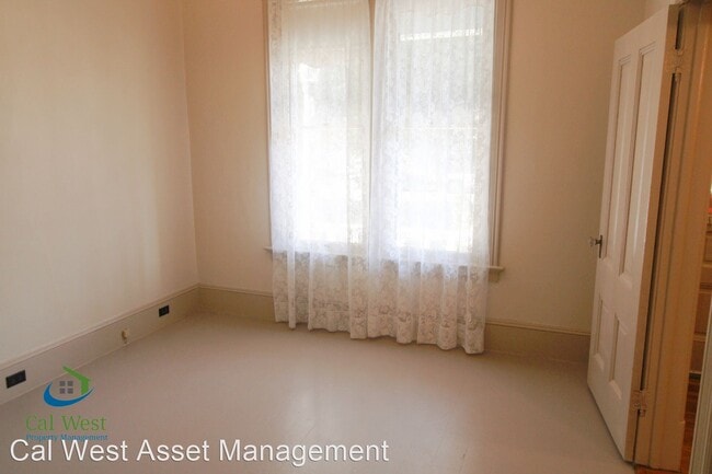 Building Photo - 3 br, 1 bath House - 930 W Taylor St