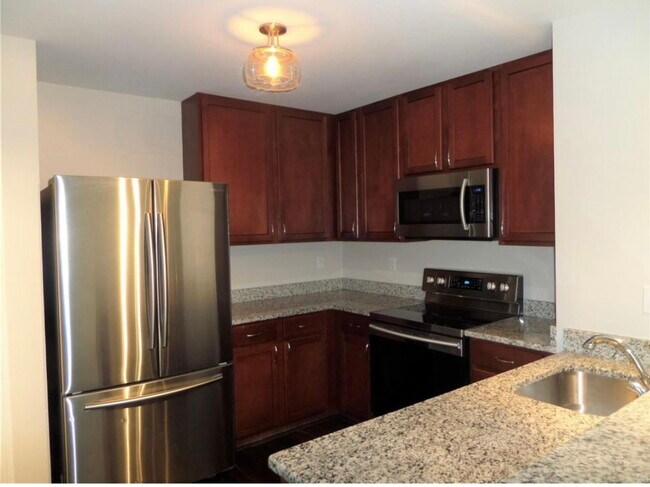 Building Photo - 1219 Ridgeway Dr